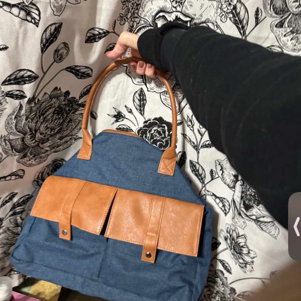 Dior Bundle Apple Watch band, bag, and wallet - Picture 4 of 5